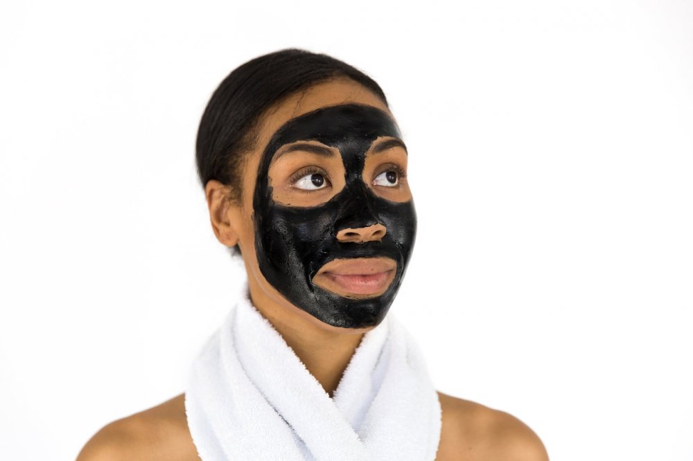 Rengör huden på djupet med en ansiktsmask